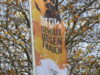 Vor dem Rathaus wurde am Freitag eine "Orange Day"-Flagge anlässlich des Internationalen Tages gegen Gewalt an Frauen und Mädchen gehisst. (Foto: © Bastian Glumm)
