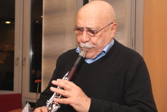 Ein Mann und seine Klarinette. Giora Feidman, der "König des Klezmer", kommt in diesem Monat wieder nach Solingen. (Foto: © Bastian Glumm)