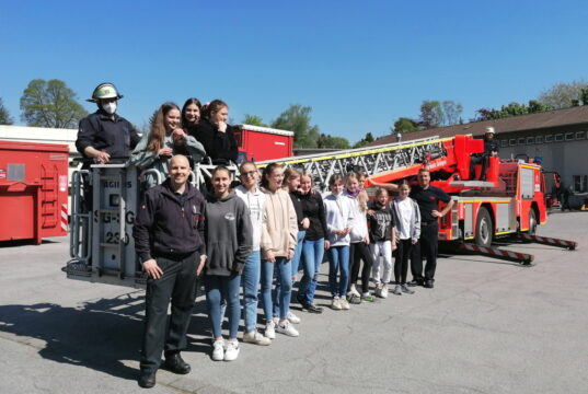 "Girls Day" 2022: Zwölf Mädchen im Alter von zwölf bis 14 Jahren verbrachten am Donnerstag einen ereignisreichen Tag bei der Berufsfeuerwehr Solingen. (Foto: © Feuerwehr Solingen)
