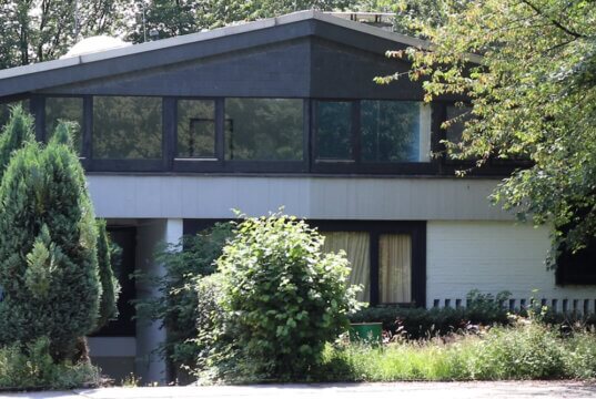 Die ehemalige Gräfrather Jugendherberge wird zu einer Flüchtlingsunterkunft. 45 Menschen finden dort Platz. (Archivfoto: © Bastian Glumm)