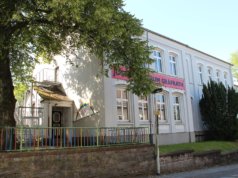 Das ehemalige Schulgebäude an der Schulstraße in Gräfrath. (Archivfoto: © Bastian Glumm)