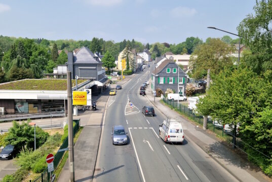 Die Wuppertaler Straße in Gräfrath. (Foto: © Bastian Glumm)
