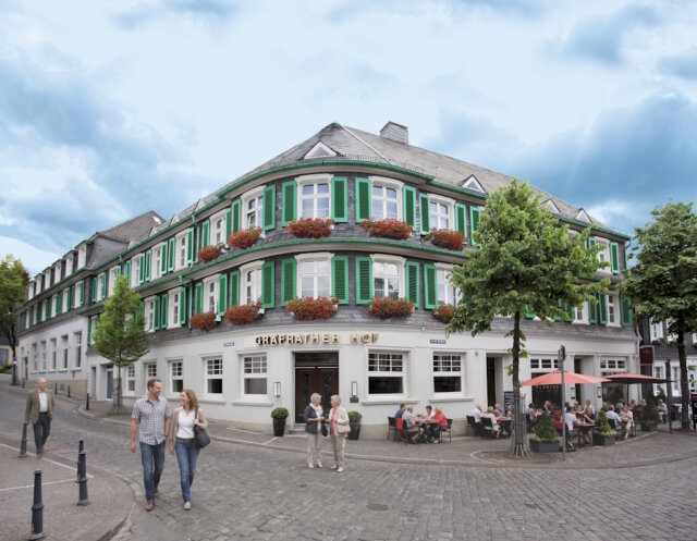 Der Gräfrather Hof am historischen Marktplatz in Solingen-Gräfrath beherbergt auch das Café Florian, in dem regelmäßig der beliebte Sonntagsbrunch wieder startet. (Foto: © Gräfrather Hof)