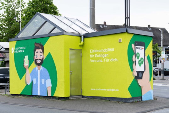 Die Stadtwerke Solingern verschönern ihre Liegenschaften mit künstlerisch gestalteten Werbe-Graffitis. (Foto: © Stadtwerke Solingen)