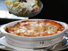 Aufgrund des coronabedingten Lockdowns können auch Solingens Gastronomen derzeit keine Gäste in ihren Lokalen bewirten und müssen auf Abhol- und Lieferdienste umsatteln. (Archivfoto: © Bastian Glumm)