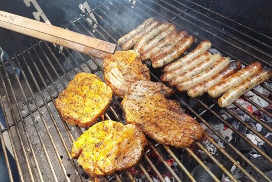 Wegen der anhaltenden Trockenheit und der hohen Waldbrandgefahr hat die Stadt Solingen ein Grillverbot für den Grillplatz am Bärenloch ausgesprochen. (Symbolfoto: © Bastian Glumm)
