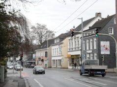 Auf der Grünewalder Straße kam es im Bereich Glockenstraße am Montagmorgen zu einem tödlichen Verkehrsunfall. (Foto: © Tim Oelbermann)