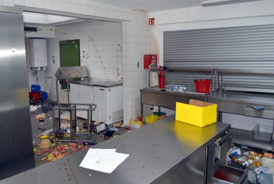 Eine Spur der Verwüstung hinterließen die Täter in gleich mehreren Schulen. Nicht immer wurde etwas gestohlen, dafür wurde dann randaliert. (Foto: © Polizei Wuppertal)