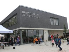 Am Samstag wurde an der Heidstraße die Fertigstellung des Neubaus der Grundschule Am Rosenkamp gefeiert. (Foto: © Bastian Glumm)