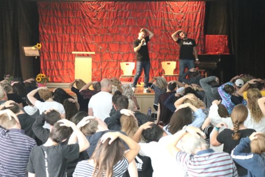 Die Verleihung des Siegels „Gute gesunde Schule" fand am Donnerstag in Verbindung mit einem Sport- und Gesundheitstag in der Scholle statt. (Foto: © Bastian Glumm)