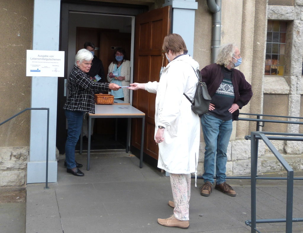 Mehr als 1.300 Menschen wird in Solingen durch diakonische Lebensmittelhilfen der Evangelischen Kirche geholfen. (Foto: © Gerold Schröter)