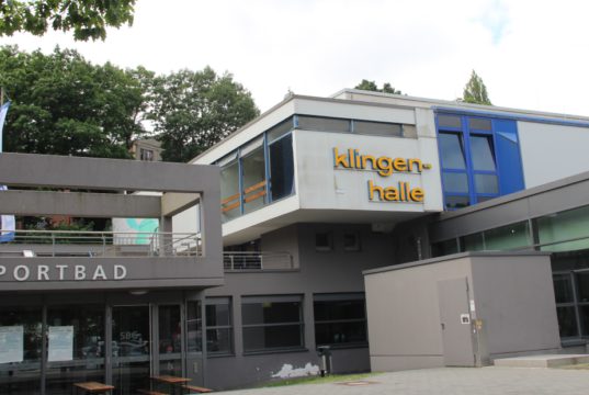 Klingenbad und Klingenhalle am Weyersberg. (Archivfoto: © Bastian Glumm)