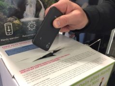 Alte Handys können ab sofort im Rathaus entsorgt werden, dort steht eine Sammelbox. (Foto: © Stadt Solingen)