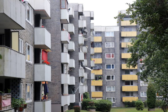 Rund 2.500 Menschen aus gut und gerne 54 Nationen wohnen in der Hasseldelle. 196 Wohneinheiten bietet der Spar- und Bauverein im Viertel an, weitere 450 das Immobilienunternehmen Grand City Property. (Foto: © Bastian Glumm)