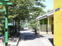 Die Hasseldelle hat ihre pittoresken Stellen, wie beispielsweise hier am "Hasselplatz" zwischen Restaurant und Genossenschaftsladen. (Foto: © Bastian Glumm)