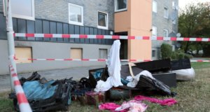Die Feuerwehr wurde am späten Donnerstagnachmittag zu einem gemeldeten Kellerbrand in einem achtgeschossigen Wohngebäude an der Hasselstraße gerufen. (Foto: © Das SolingenMagazin)