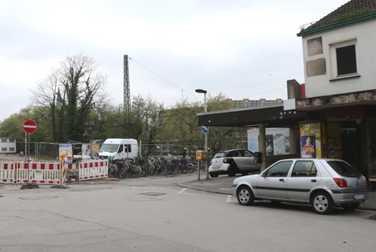 Die Fahrradabstellanlage an der Ostseite des Solinger Hauptbahnhofs kann wieder genutzt werden, teilt aktuell das Rathaus mit. (Foto: © Bastian Glumm)