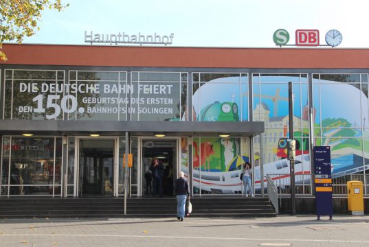 Der Solinger Hauptbahnhof, vormals Bahnhof Ohligs und Bahnhof Solingen-Ohligs, wird in diesem Jahr 150 Jahre alt. Die Ohligser Jongens laden am 29. Oktober zur Feier ein. (Foto: © B. Glumm)