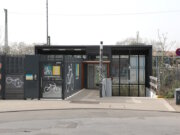 Bekommen ein Dach: Der Zugang zum Hauptbahnhof und die Bike-Station an der Sauerbreystraße in Ohligs. (Foto: © Bastian Glumm)