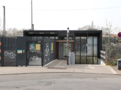 Bekommen ein Dach: Der Zugang zum Hauptbahnhof und die Bike-Station an der Sauerbreystraße in Ohligs. (Foto: © Bastian Glumm)