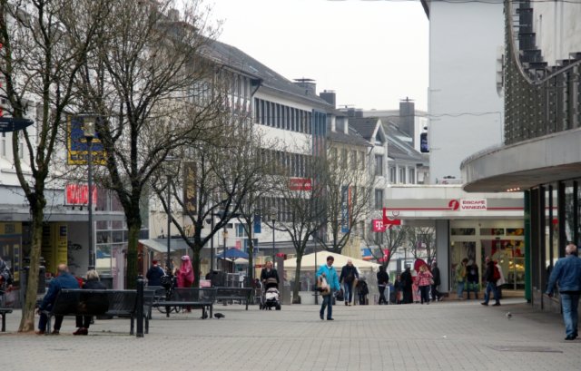Die Hauptstraße mit Fußgängerzone in der Solinger Innenstadt. (Archivfoto: © Bastian Glumm)