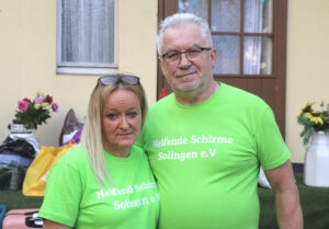 Agnieszka Moranska-Röder und Krzysztof Zajac vom Verein "Helfende Schirme Solingen" haben beide Verwandtschaft im von der Hochwasserkatastrophe betroffenen Niederschlesien in Polen. (Foto: © Bastian Glumm)