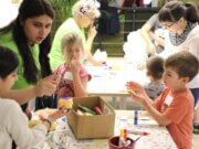 Bunter Kindertag bei den "Helfenden Schirmen": Kreatives Programm, Kinderschminken & Kuchen sorgten für strahlende Kinderaugen. (Foto: © Bastian Glumm)