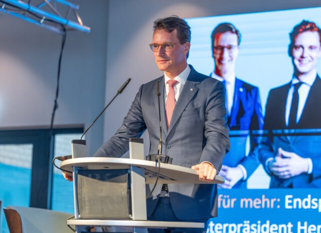 hendrik-wuest-cdu-flemm Wenige Tage vor der Stichwahl um das Amt des Oberbürgermeisters hat NRW-Ministerpräsident Hendrik Wüst (CDU) am Dienstagabend die Klingenstadt besucht. (Foto: © CDU Solingen)