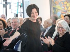 Herta Müller präsentiert ihre Ausstellung „Im Heimweh ist ein blauer Saal“ bis zum 9. Juni 2019 im Zentrum für verfolgte Künste in Gräfrath. Am Sonntag fand die Eröffnung statt. (Foto: © Bastian Glumm)