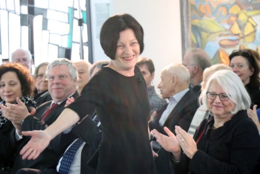 Herta Müller präsentiert ihre Ausstellung „Im Heimweh ist ein blauer Saal“ bis zum 9. Juni 2019 im Zentrum für verfolgte Künste in Gräfrath. Am Sonntag fand die Eröffnung statt. (Foto: © Bastian Glumm)