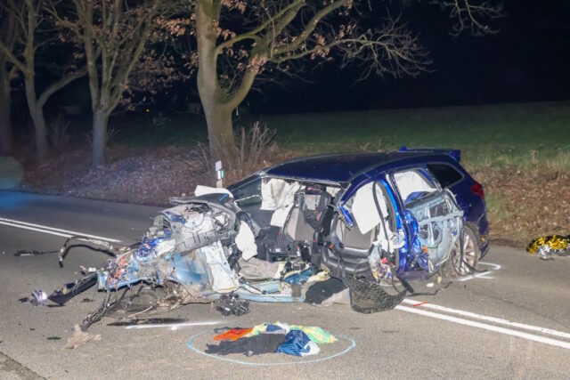 In Höhscheid kam es am Samstagabend auf der Neuenkamper Straße zu einem Verkehrsunfall, den ein 35-jähriger Mann nicht überlebte. (Foto: © Tim Oelbermann)
