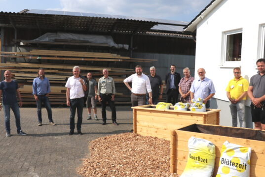 Das Solinger Holz soll künftig in der Klingenstadt bleiben und auch verwendet werden. In einem ersten Schritt sollen 100 Hochbeete für Solingens Kitas hergestellt werden. Das Holz stammt von abgestorbenen Fichten aus Solingens Stadtwäldern. (Foto: © Bastian Glumm)