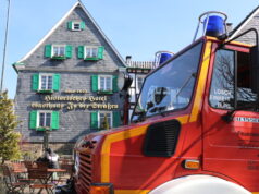 80 Flüchtlinge aus der Ukraine müssen das ehemalige Hotel "In der Straßen" in Oberburg verlassen. Die Bauaufsicht untersagte die Nutzung des Hoteltraktes. (Foto: © Bastian Glumm)