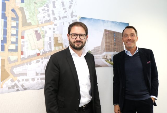 Die Investoren Karsten Monke (li.) und Marc K. Thiel haben die Hotel Solingen GmbH gegründet und wollen östlich des Hauptbahnhofes bauen. (Foto: © Bastian Glumm)