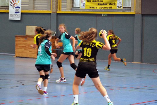 Insgesamt kämpften am vergangenen Wochenende in der Sporthalle der August-Dicke-Schule 31 Jugendmannschaften um Punkte und Siege. (Foto: © WMTV/Daniel Konrad)