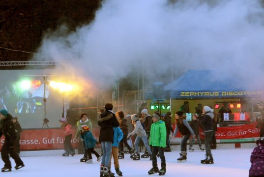 Am 26. Januar findet von 16 bis 20 Uhr auf der Eislaufbahn im Ittertal ein buntes Programm mit toller Musik und dem Zephyrus-Discoteam statt. Dann findet zum siebten Mal die Solinger Ice-Party statt. (Archivfoto: © Bastian Glumm)