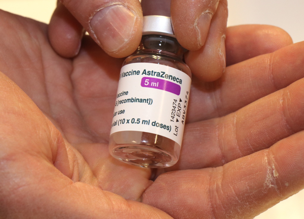 Auch im Solinger Impfzentrum wurden jetzt Impfungen mit dem Produkt der Firma AstraZeneca ausgesetzt. (Foto: © Bastian Glumm)
