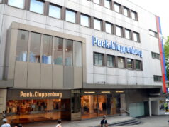 Derzeit dient das Impfzentrum an der Kölner Straße 144 (früher Peek & Cloppenburg) vorerst als provisorische Erstaufnahmestelle für Flüchtlinge aus der Ukraine, und zwar an folgenden Tagen: Montag, Dienstag und Donnerstag jeweils in der Zeit von 11 bis 16 Uhr. (Archivfoto: © Martina Hörle)