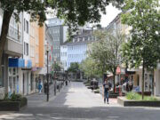 Die Hauptstraße in der Solinger Innenstadt war lange eine zentrale Einkaufsstraße. Heute prägen Leerstände das Bild entlang der Fußgängerzone. (Foto: © Bastian Glumm)
