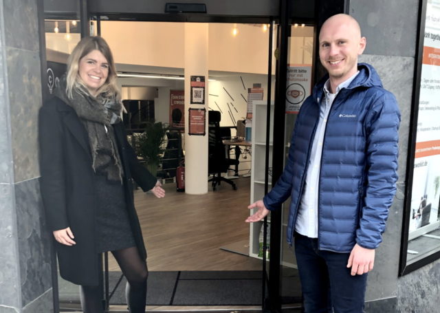 Bereits seit etwa einem Monat sind die beiden Innenstadtmanager Carolin Helmus und Simon Flick vom Büro Höcker Project Managers aus Köln in der Klingenstadt aktiv. (Foto: © Liane Rapp)