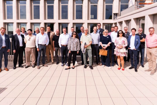 Investoren besichtigen auf Einladung der Wirtschaftsförderung zentrale Stadtentwicklungsprojekte in Solingen – von Wohnbau über Revitalisierung bis zum Change.Campus in Stöcken. (Foto: © Solingen.Business)