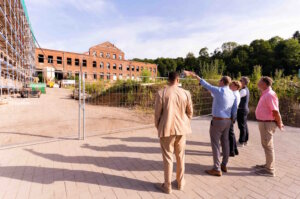 Zum Abschluss führte die Tour zum Change.Campus auf dem ehemaligen Rasspe-Gelände in Stöcken. (Foto: © Solingen.Business)