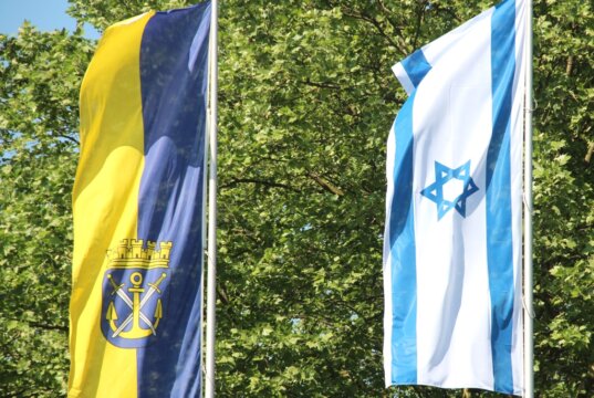 Ab Dienstag wird vor dem Solinger Rathaus die israelische Flagge wehen. (Archivfoto: © Bastian Glumm)
