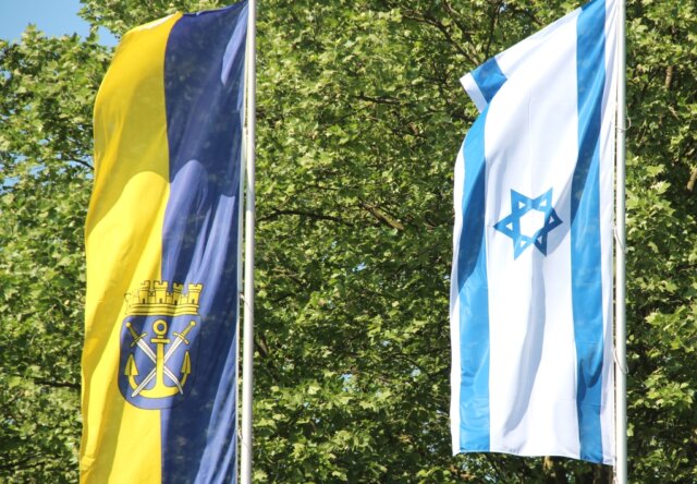 Ab Dienstag wird vor dem Solinger Rathaus die israelische Flagge wehen. (Archivfoto: © Bastian Glumm)