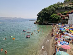 Erinnerungen an tolle Urlaube in Italien, wie hier am Strand in Kampanien ganz in der Nähe von Neapel: Der Verein Lebensherbst holt für alleinstehende Senioren das italienische Lebensgefühl in den Solinger Südpark. (Foto: © Bastian Glumm)