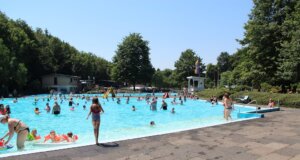Das Freibad Ittertal geöffnet: Mitglieder des Spar- und Bauvereins Solingen schwimmen dank Kooperation mit Förderverein gratis. (Archivfoto: © Bastian Glumm)