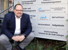 Jan Michael Lange (BfS) sieht in den Bereichen Schule und Jugend in Solingen dringenden Handlungsbedarf. Er wünscht sich beispielsweise die Schulverwaltung direkt ans Büro des Oberbürgermeisters angesiedelt. (Foto: © Bastian Glumm)