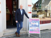 Jens Voss übernimmt Geschäftsführung im Gräfrather Hof Jens Voss, neuer Geschäftsführer des Gräfrather Hofes, vor dem Café Florian im historischen Ortskern von Gräfrath. (Foto: © Bastian Glumm)