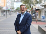Josef Neumann möchte für die SPD neuer Solinger Oberbürgermeister werden. Im Gespräch mit dem SolingenMagazin skizzierte er seine Überlegungen für die gebeutelte Solinger Innenstadt. (Foto: © Bastian Glumm)