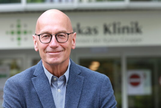Für die Rechte der Patienten: Dr. Jürgen Dost folgt als Patientenfürsprecher der St. Lukas Klinik auf Lucia Henze und Gerlinde Guth. (Foto: © Uli Preuss / Kplus Gruppe).